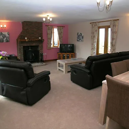 Longstone Farm - Pasture View * Stainsacre